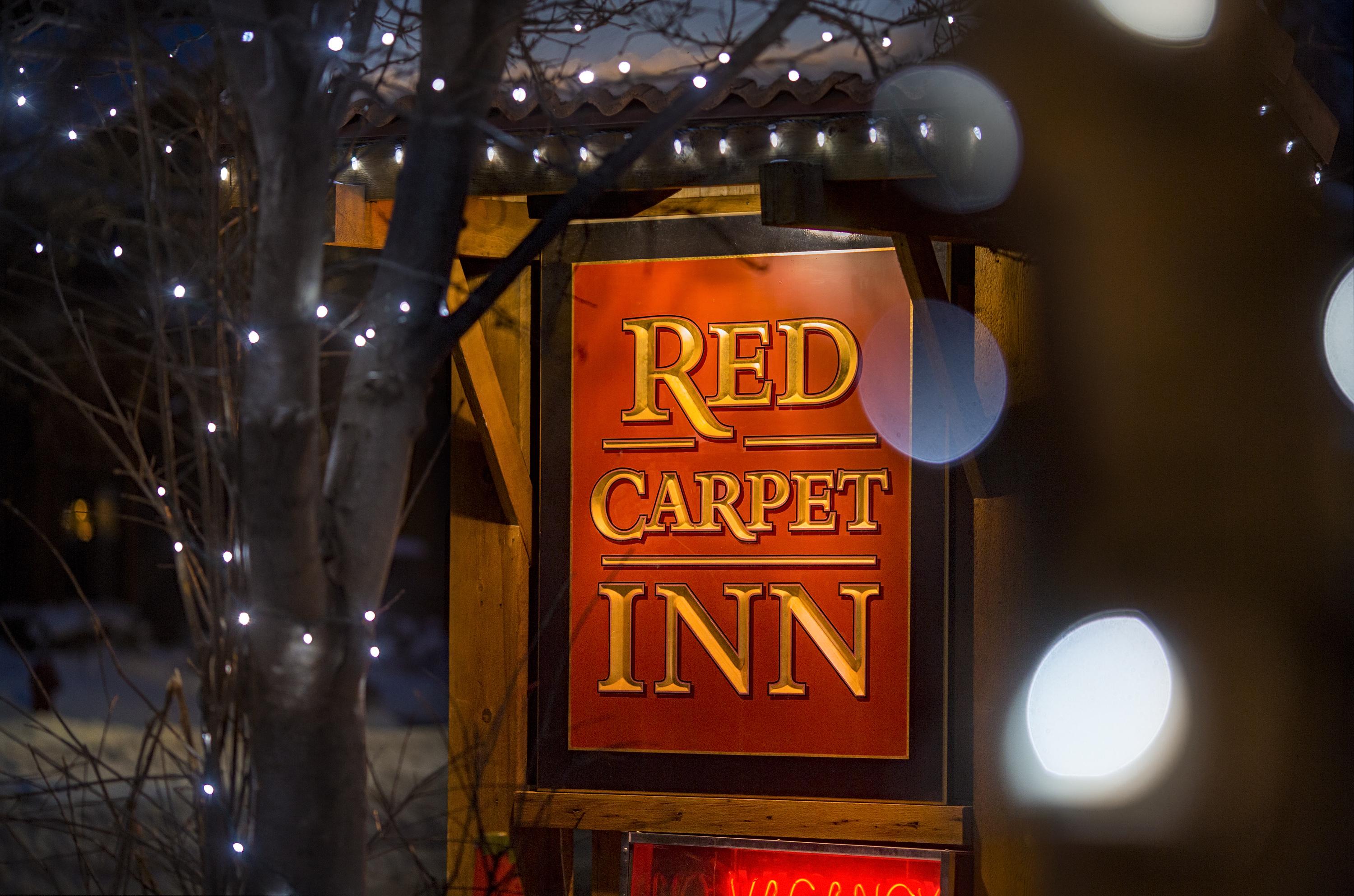 Red Carpet Inn Banff Exteriör bild